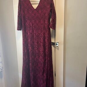Blu Sage Red V-Neck 3/4 Sleeve Gown